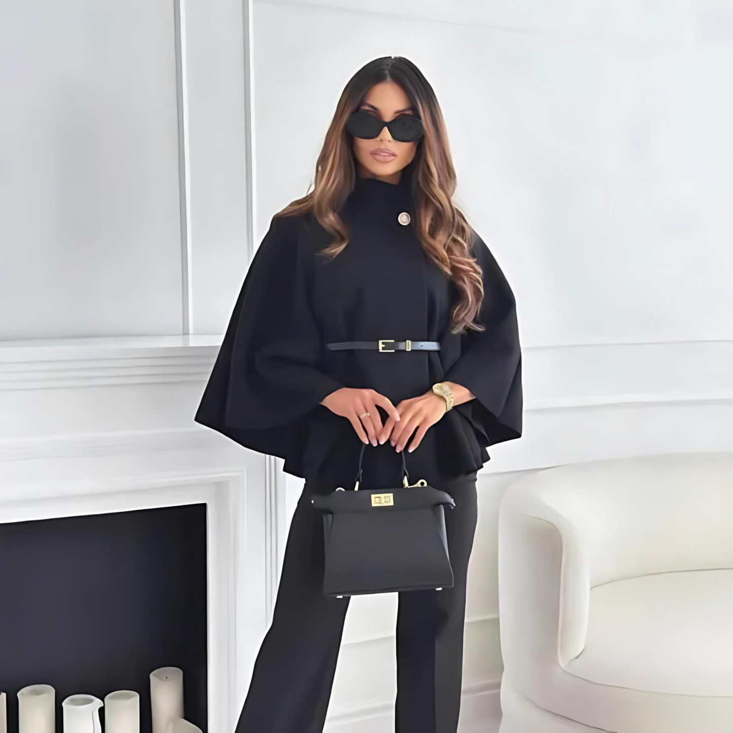 FENITH™ - Elegant Cape med hög hals och skärp