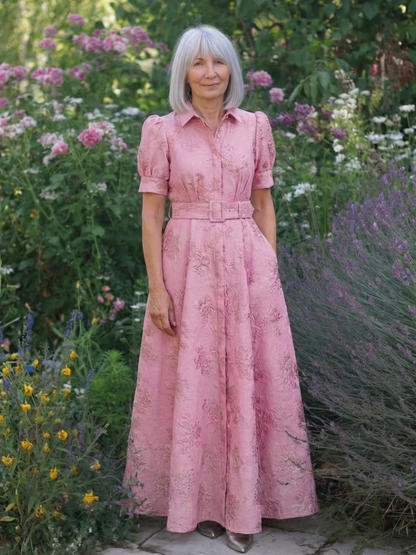 Xanthea - Kortärmad maxiklänning med skärp och blommig textur