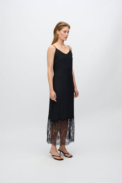 Freja™ | Elly midi dress with lace | Black