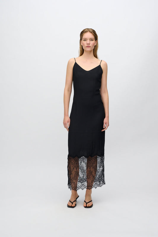 Freja™ | Elly midi dress with lace | Black