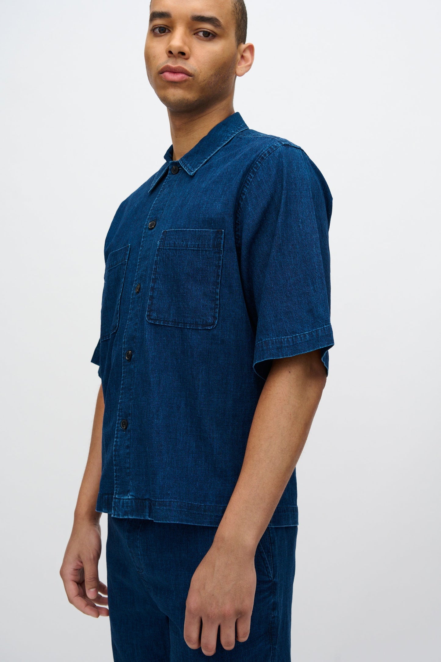 Freja™ | Lennon short-sleeved shirt in linen blend | Sky Captain