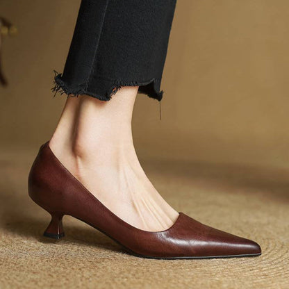 Sarah | Raffinerade pumps i läder med spetsiga tår
