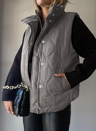 DARCY™ - Snyggt lättviktigt vadderat väst med knappar