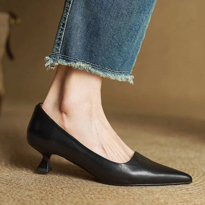 Sarah | Raffinerade pumps i läder med spetsiga tår