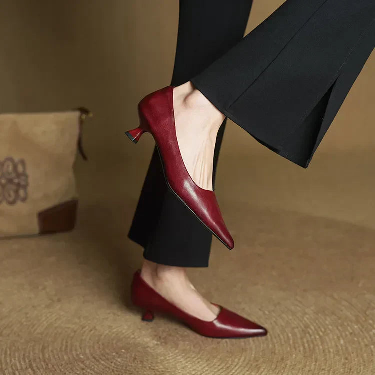 Sarah | Raffinerade pumps i läder med spetsiga tår
