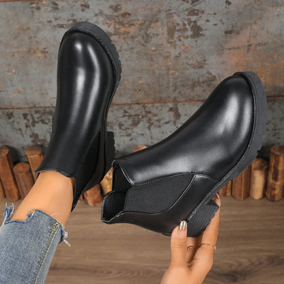 Fjellora™ – Boots with structured upper and stable heel