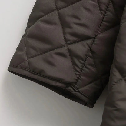 Isbjörnvik™ – Quiltad Långjacka i Modern Silhuett