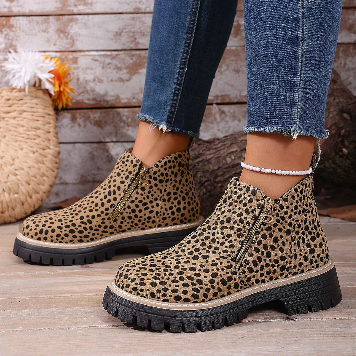 SkandLoom™ – Boots with Structured Upper and Robust Sole