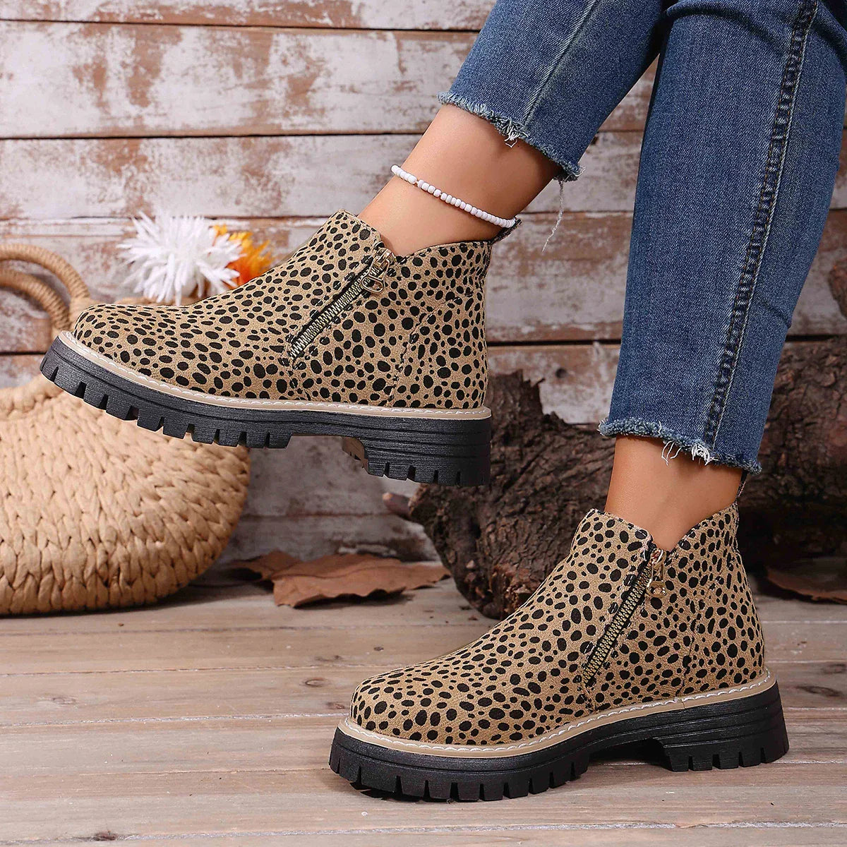 SkandLoom™ – Boots with Structured Upper and Robust Sole