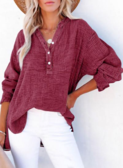AYLA™ – Avslappnad blus med v-ringning