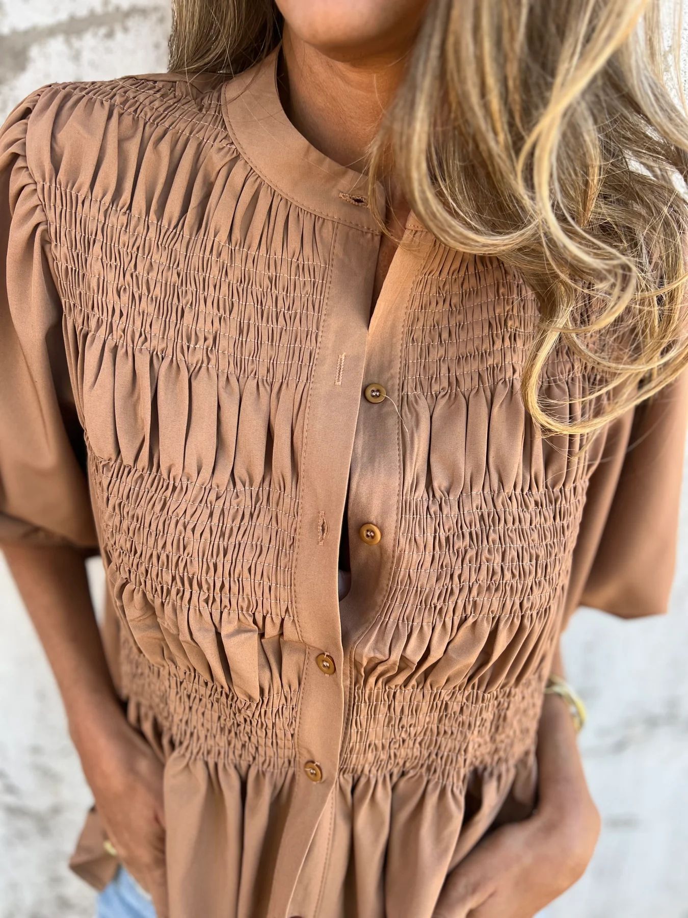 ELIZA™ - Plisserad blus med knappar